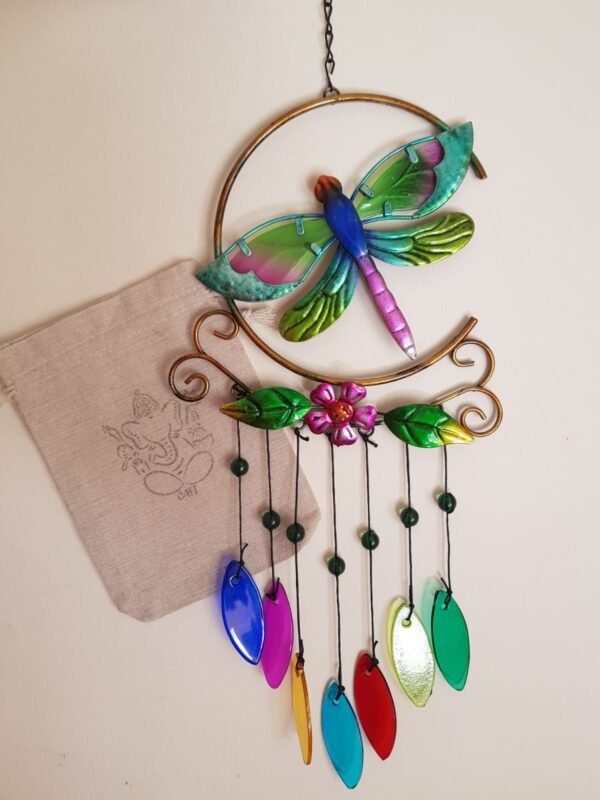 Movil libelula con colgantes colores