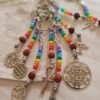 Llaveros 7 Chakras con semillas rudraksha y 7 Chakras y Amuleto