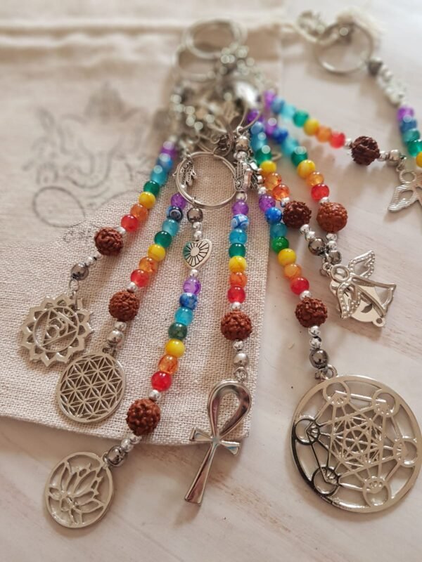 Llaveros 7 Chakras con semillas rudraksha y 7 Chakras y Amuleto
