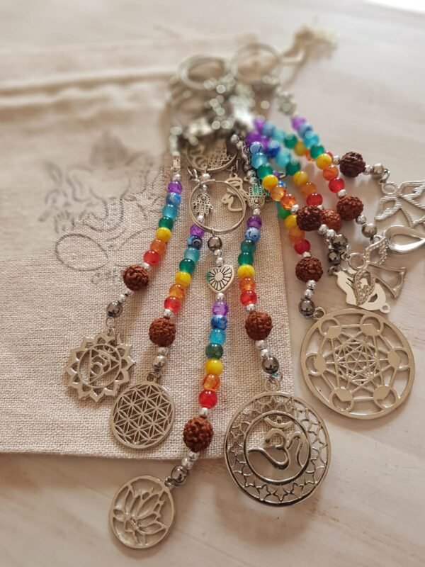 Llaveros 7 Chakras con semillas rudraksha y 7 Chakras y Amuleto