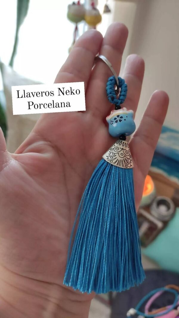 Llaveros Neko flecos colores