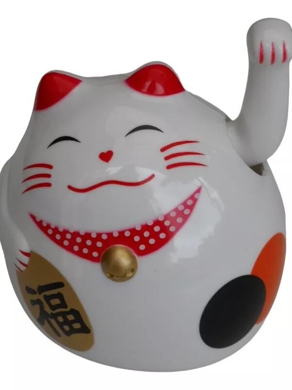 Neko mediano mueve brazo