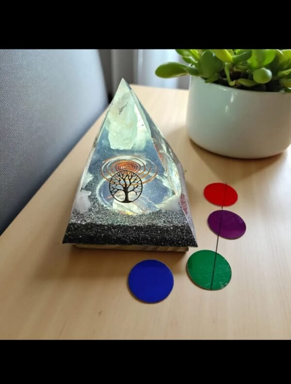 2026/03/1002758668.jpg Lámparas pirámide Orgonite con filtros extra gde