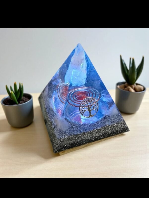 2026/03/1002758714.jpg Lámparas pirámide Orgonite con filtros extra gde