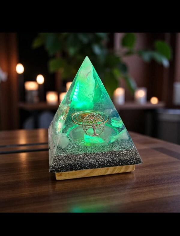 2026/03/1002758721.jpg Lámparas pirámide Orgonite con filtros extra gde