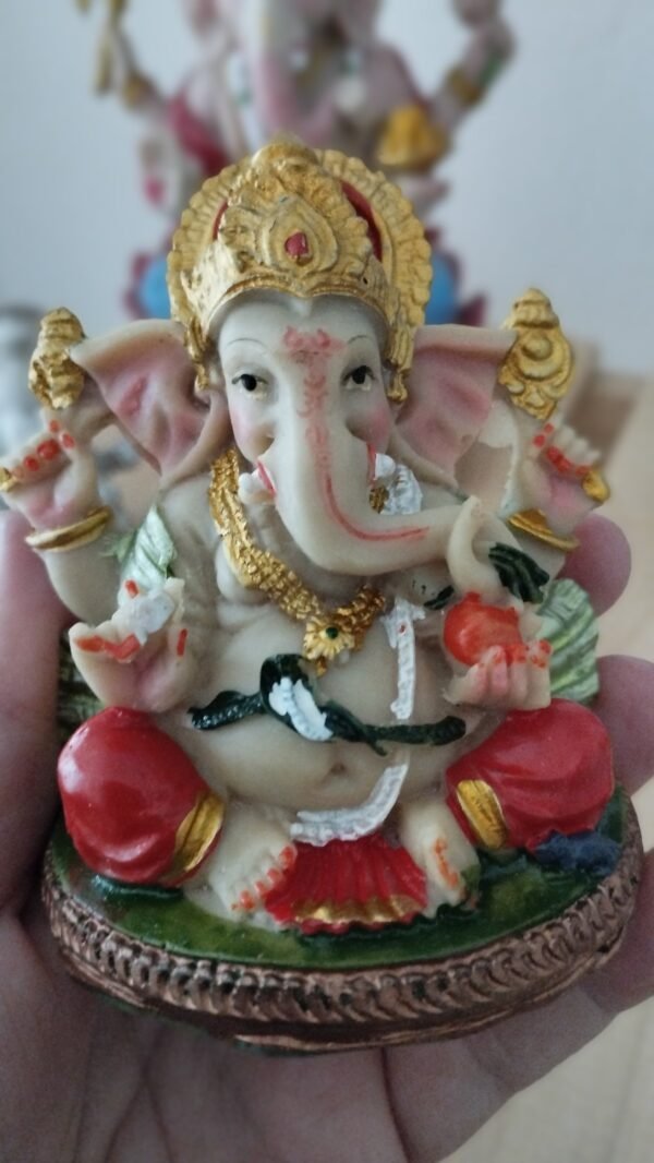 2026/08/1003499267-scaled.jpg Ganesha Resina mediano