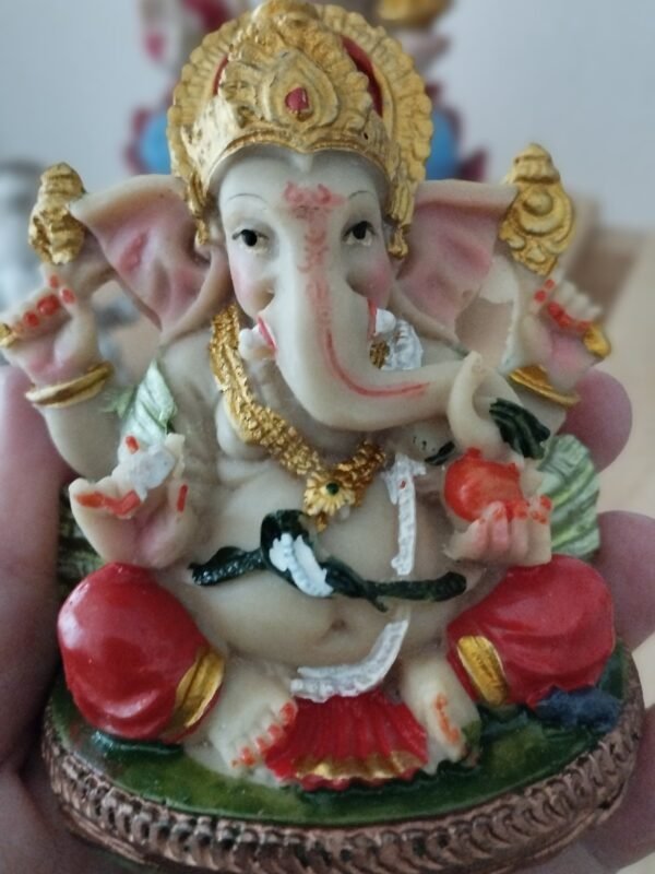 2026/08/1003499267-scaled.jpg Ganesha Resina mediano